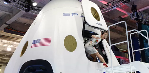 Spacex Apresenta Nave Capaz De Levar Sete Astronautas Para O Espa O