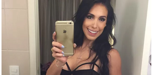 Ap S Confirmar Gravidez Bella Falconi Posa Para Selfie E Exibe