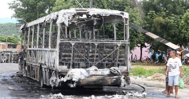 Traficantes Incendeiam Mais Dois Nibus Em Nova Igua U Rede Metropolitana