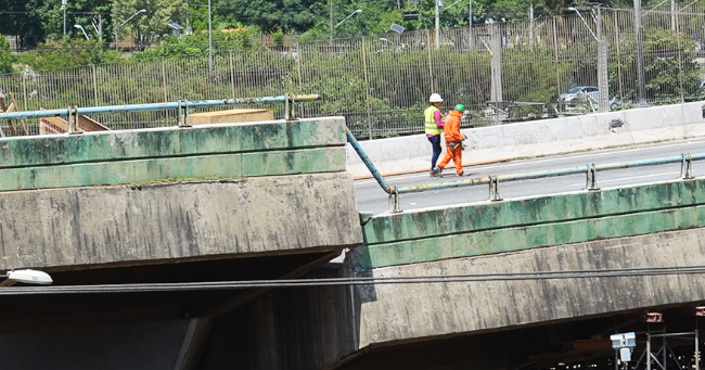 Prefeitura de SP conclui elevação de viaduto que cedeu na Marginal