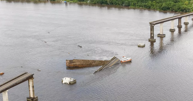 Buscas a possíveis desaparecidos em queda de ponte na Alça Viária são