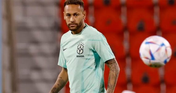 Neymar dorme na fisioterapia para reforçar a Seleção Brasileira