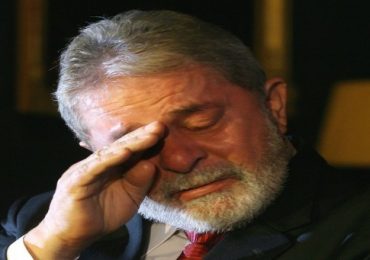 BSB COIMBRA - PORTUGAL 29/03/3011 - DILMA/ PORTUGAL - NACIONAL - O ex presidente Lula acompanhado da presidente Dilma Rousseff  durante coletiva com a imprensa no hall do hotel Quinta das Lágrimas onde falaram sobre a morte do ex vice presidente, José Alencar.  Foto.: Beto Barata/ AE