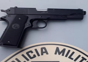 Criança leva arma pra escola