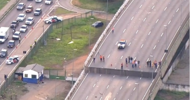 Viaduto Da Marginal Pinheiros é Interditada Após Viaduto Ceder Rede