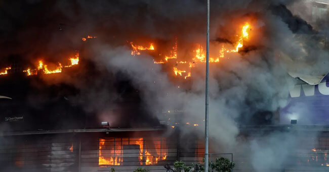 Incêndio atinge centro comercial em Santiago, no Chil