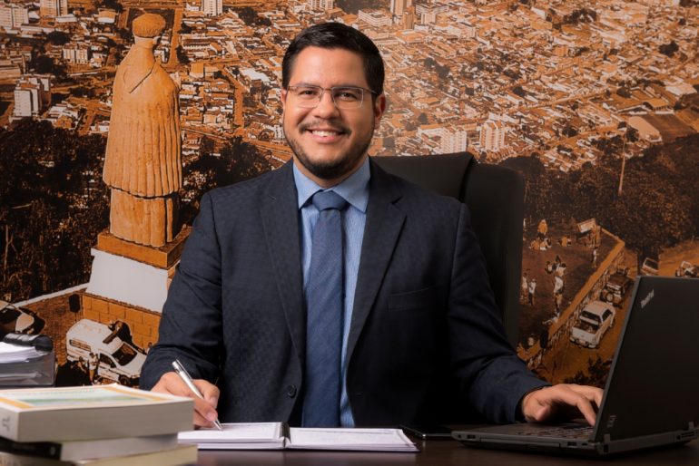 O prefeito de Caraguatatuba, Aguilar Junior, realizou uma entrevista nesta Quinta-feira 29/06/2023 na Radio e Tv Metropolitana no Programa Radar Noticioso. Confira!