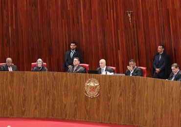 Por maioria de votos, TSE declara Bolsonaro inelegível por 8 anos