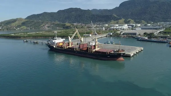 Porto de São Sebastião tem aumento de 27% no transporte de cargas