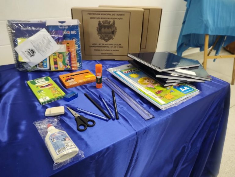 Prefeito de Taubaté, José Saud fala sobre a entrega de kits de materiais e uniformes escolares nesta quarta-feira na cidade de Taubaté